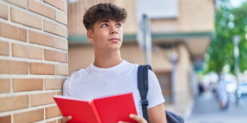 男大學生穿搭首圖