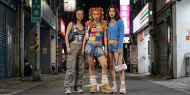Y2K還流行嗎？2026最時尚的Y2K穿搭女孩搭配！