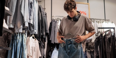 男高中生穿搭怎麼配？選對配件，基本款穿搭也能穿出自我風格！